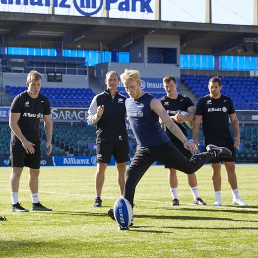 Jonnie Peacock with the Saracens kicking