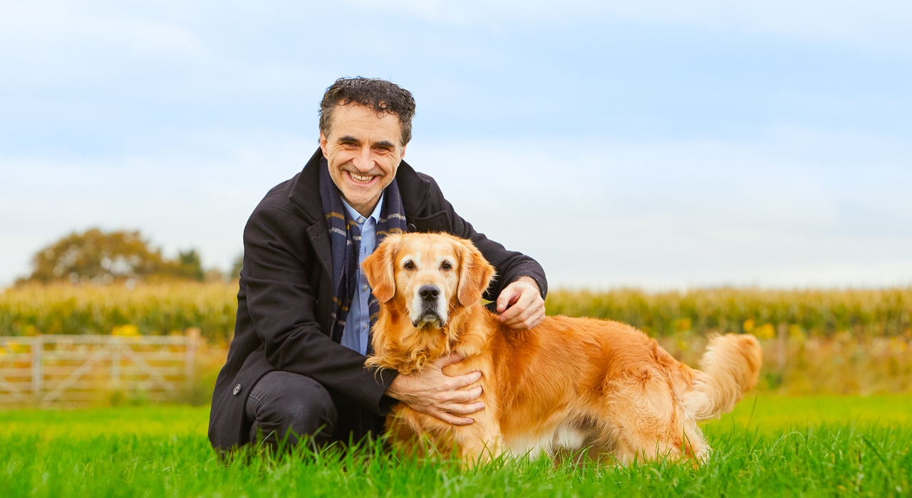 Noel Fitzpatrick with a Golden Retriever